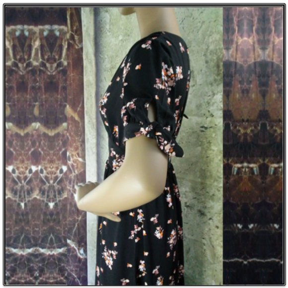 Women's Floral Print Short Sleeve Crepe Dress - Picture 2 of 9